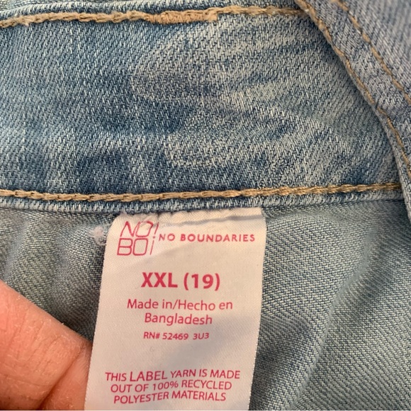 No Boundaries Light Blue Denim with Floral Pattern Overall Shorts XXL Summer - Picture 2 of 6